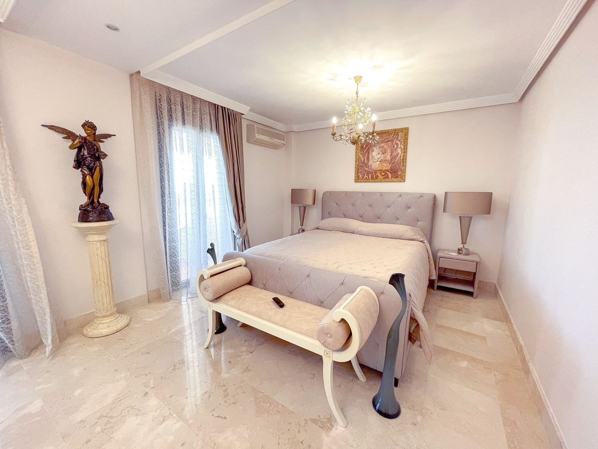 3 Bed Apartment for sale in San Pedro De Alcántara Costa Del Sol, Málaga, Spain