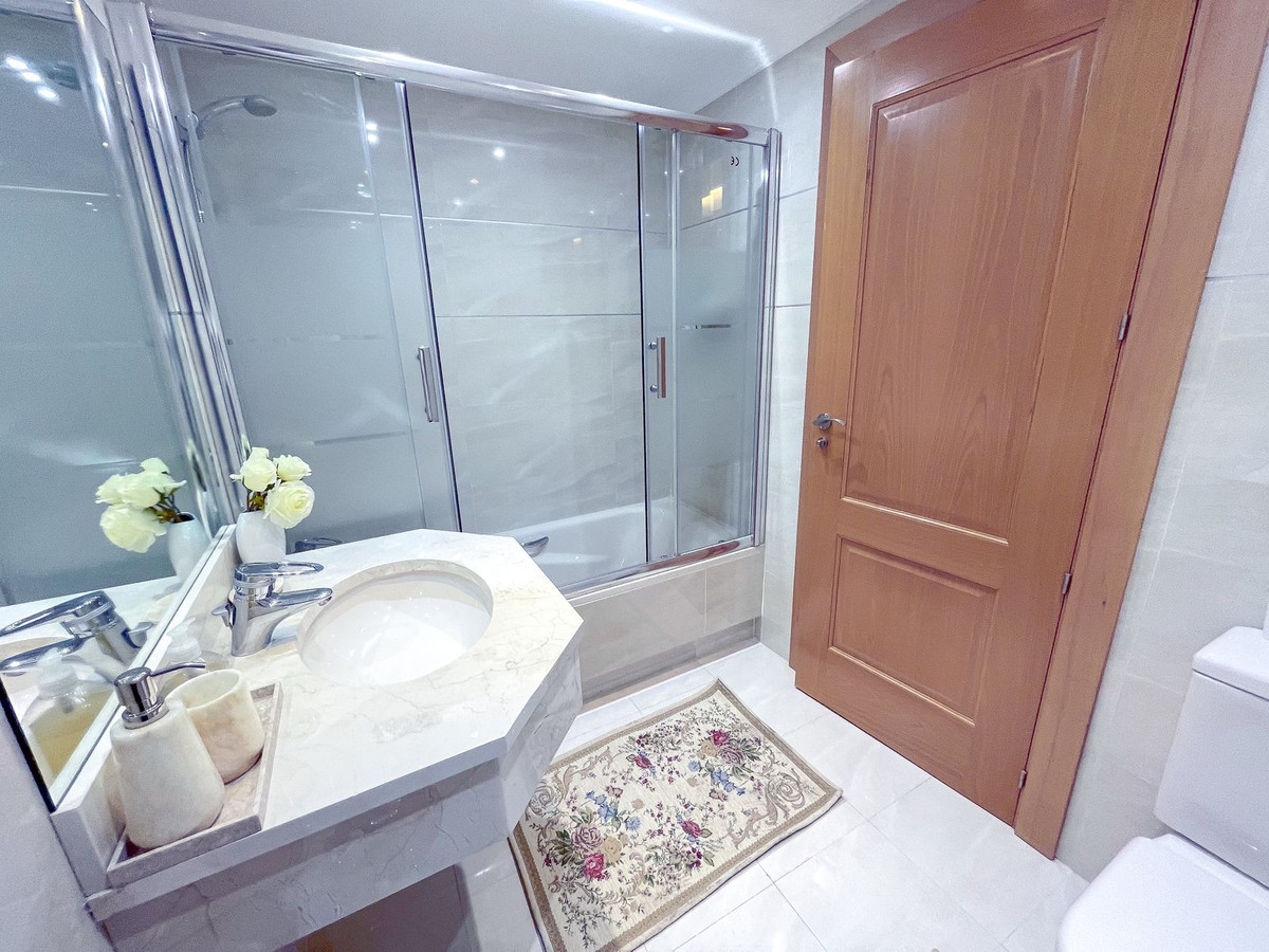 3 Bed Apartment for sale in San Pedro De Alcántara Costa Del Sol, Málaga, Spain