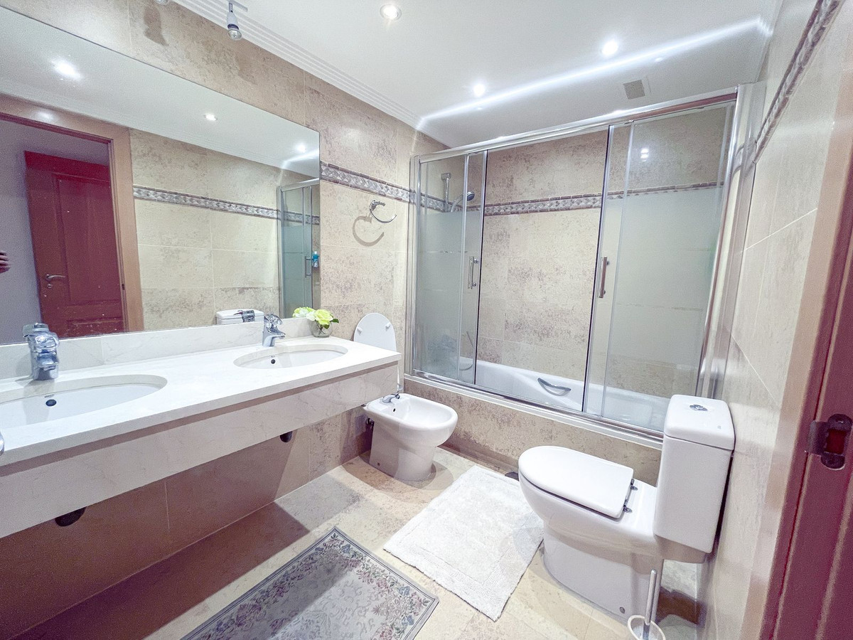 3 Bed Apartment for sale in San Pedro De Alcántara Costa Del Sol, Málaga, Spain