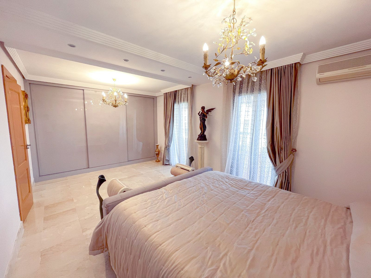 3 Bed Apartment for sale in San Pedro De Alcántara Costa Del Sol, Málaga, Spain