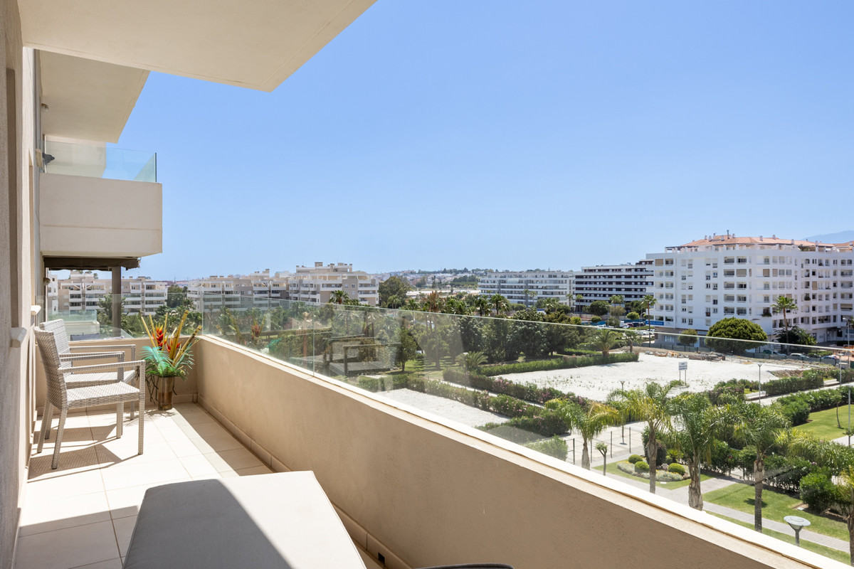 3 Bed Apartment for sale in La Campana Costa Del Sol, Málaga, Spain