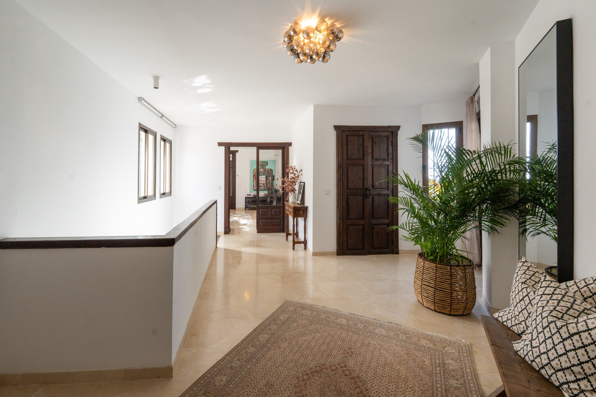 6 Bed Townhouse for sale in Sierrezuela Costa Del Sol, Málaga, Spain