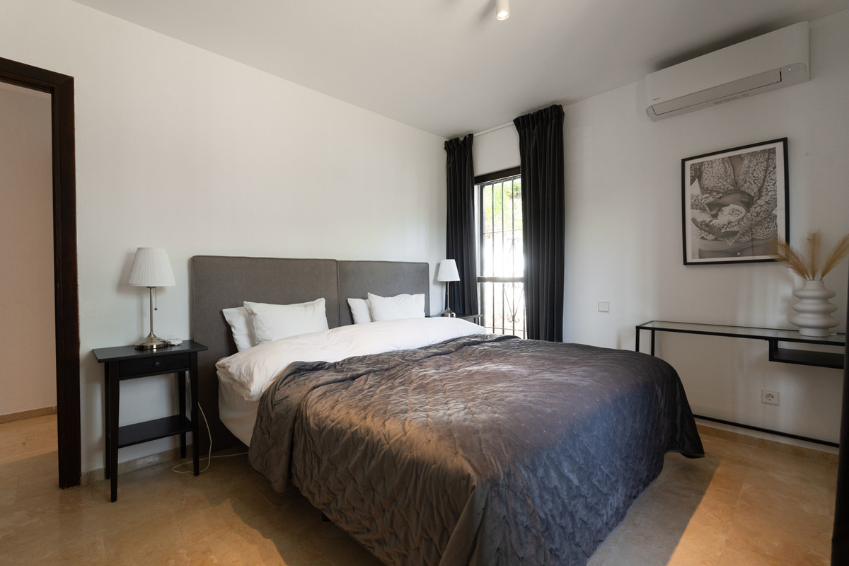 6 Bed Townhouse for sale in Sierrezuela Costa Del Sol, Málaga, Spain
