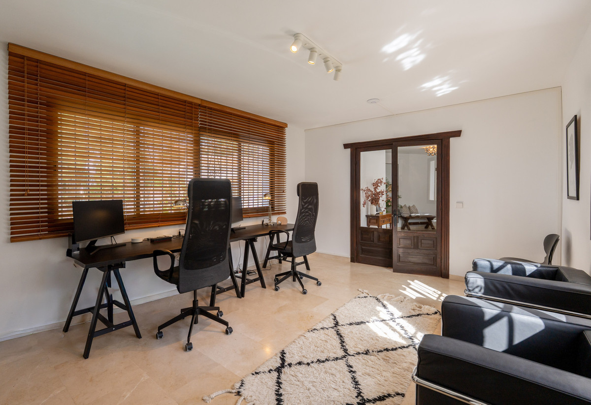 6 Bed Townhouse for sale in Sierrezuela Costa Del Sol, Málaga, Spain