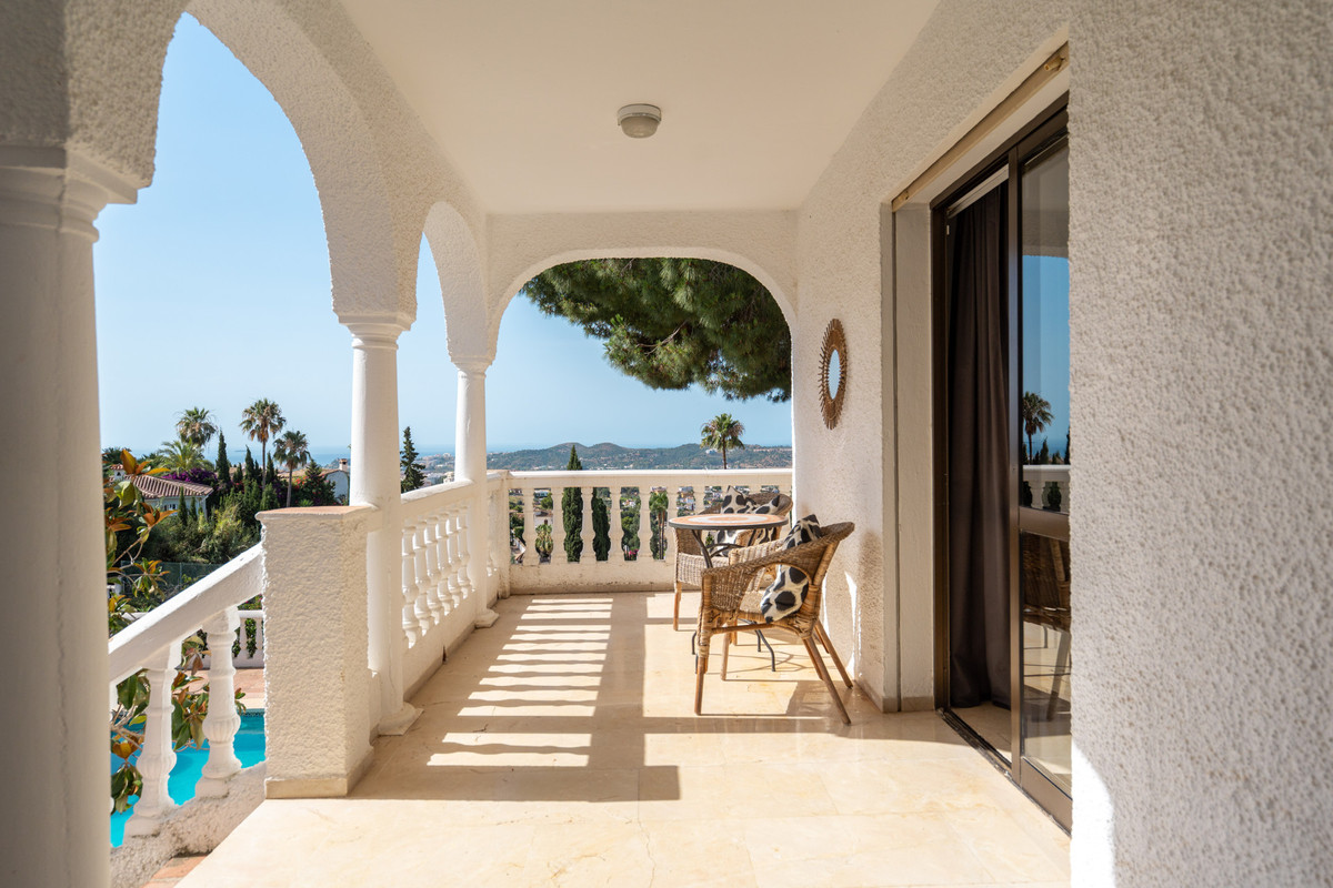 6 Bed Townhouse for sale in Sierrezuela Costa Del Sol, Málaga, Spain
