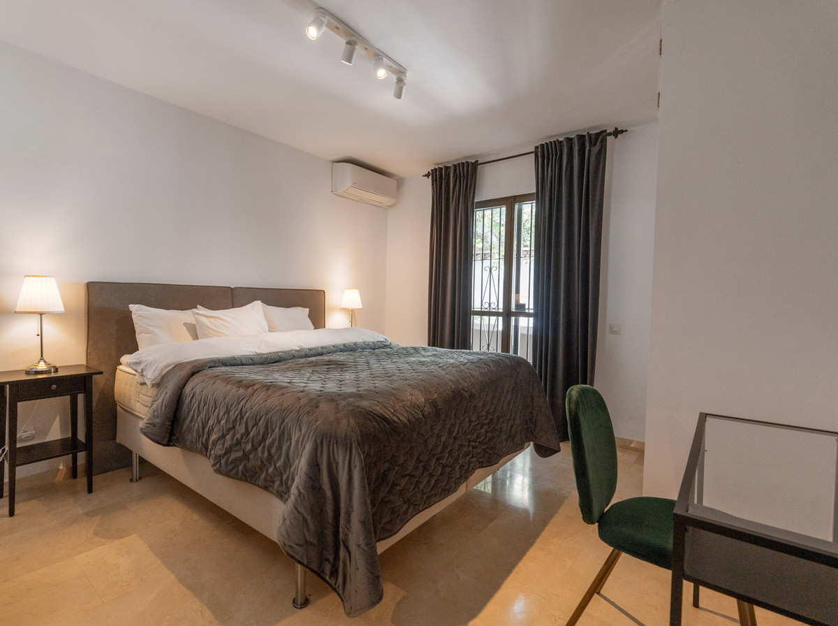6 Bed Townhouse for sale in Sierrezuela Costa Del Sol, Málaga, Spain