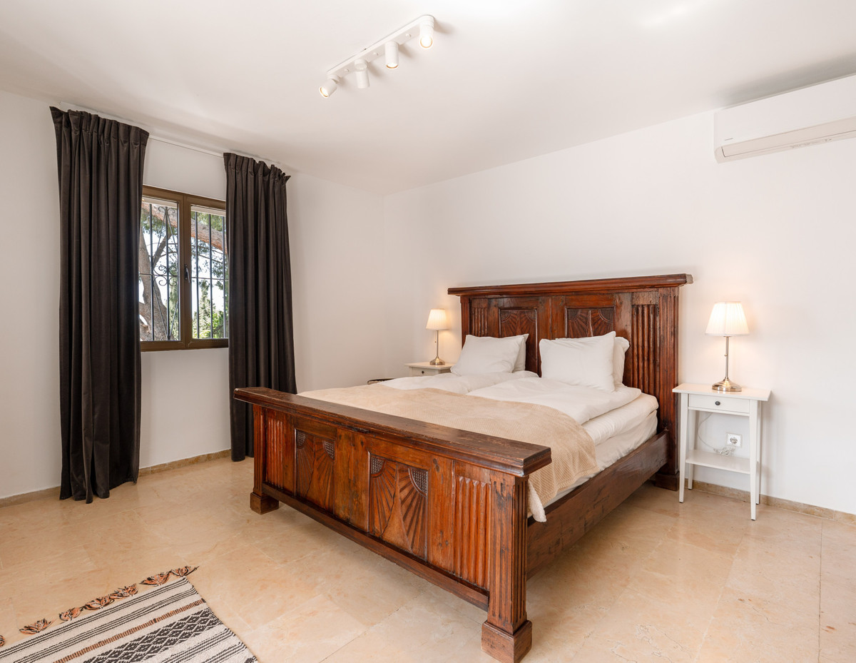 6 Bed Townhouse for sale in Sierrezuela Costa Del Sol, Málaga, Spain