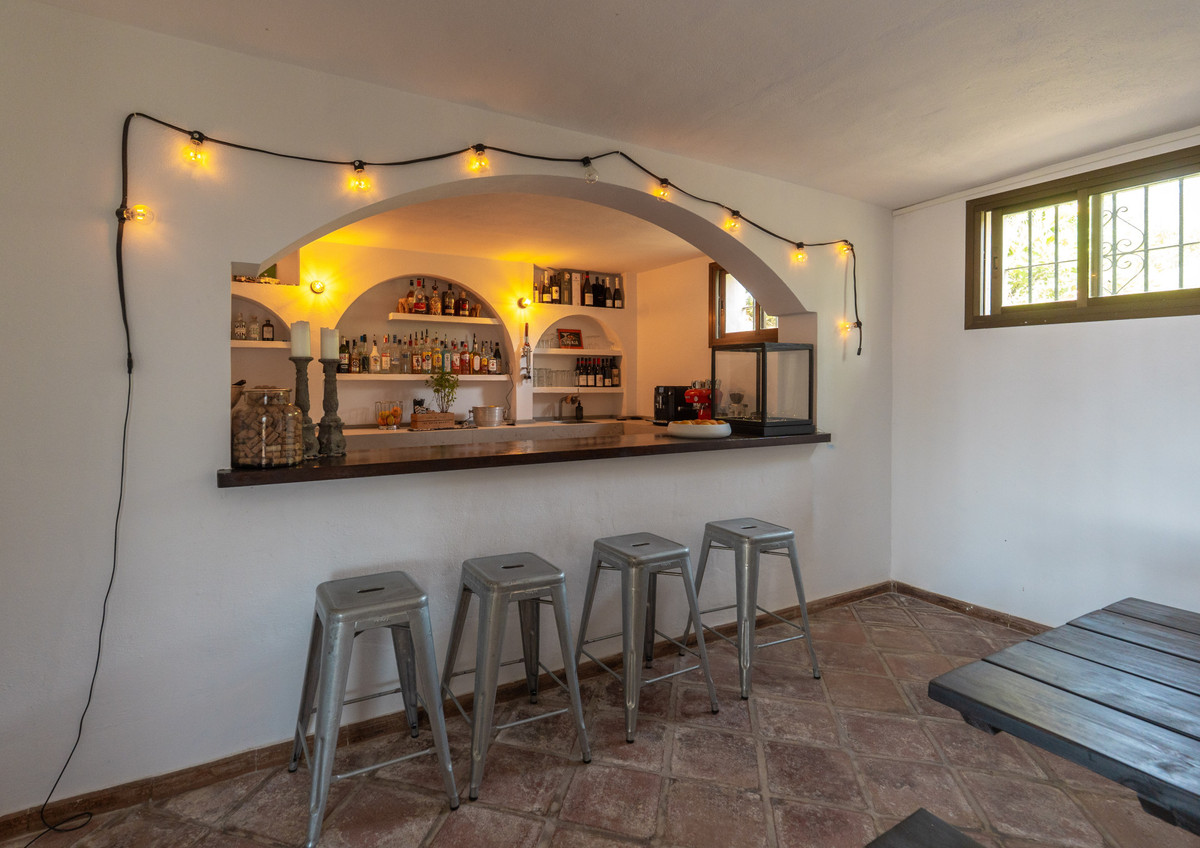 6 Bed Townhouse for sale in Sierrezuela Costa Del Sol, Málaga, Spain