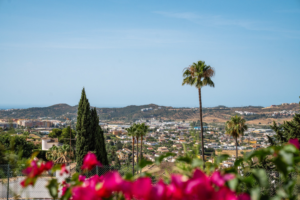 6 Bed Townhouse for sale in Sierrezuela Costa Del Sol, Málaga, Spain