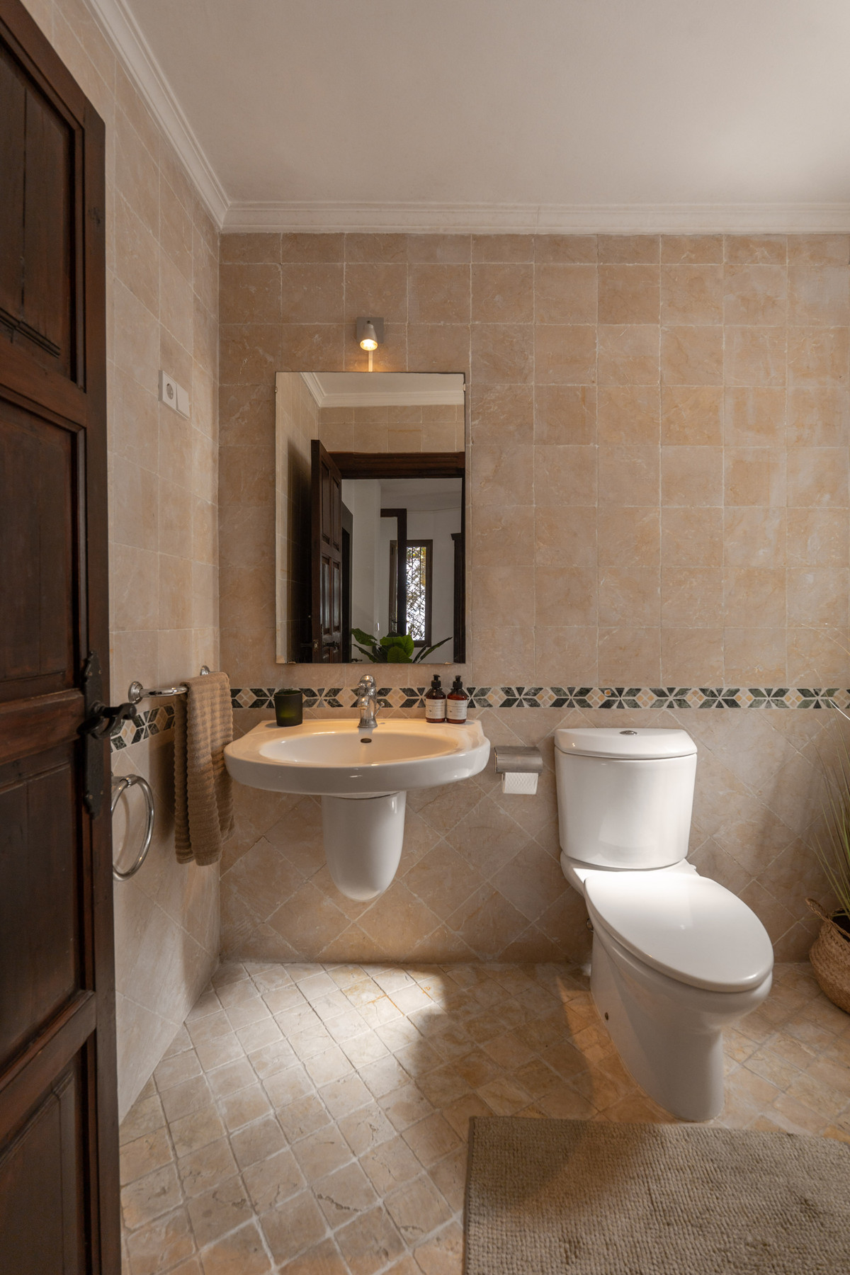 6 Bed Townhouse for sale in Sierrezuela Costa Del Sol, Málaga, Spain