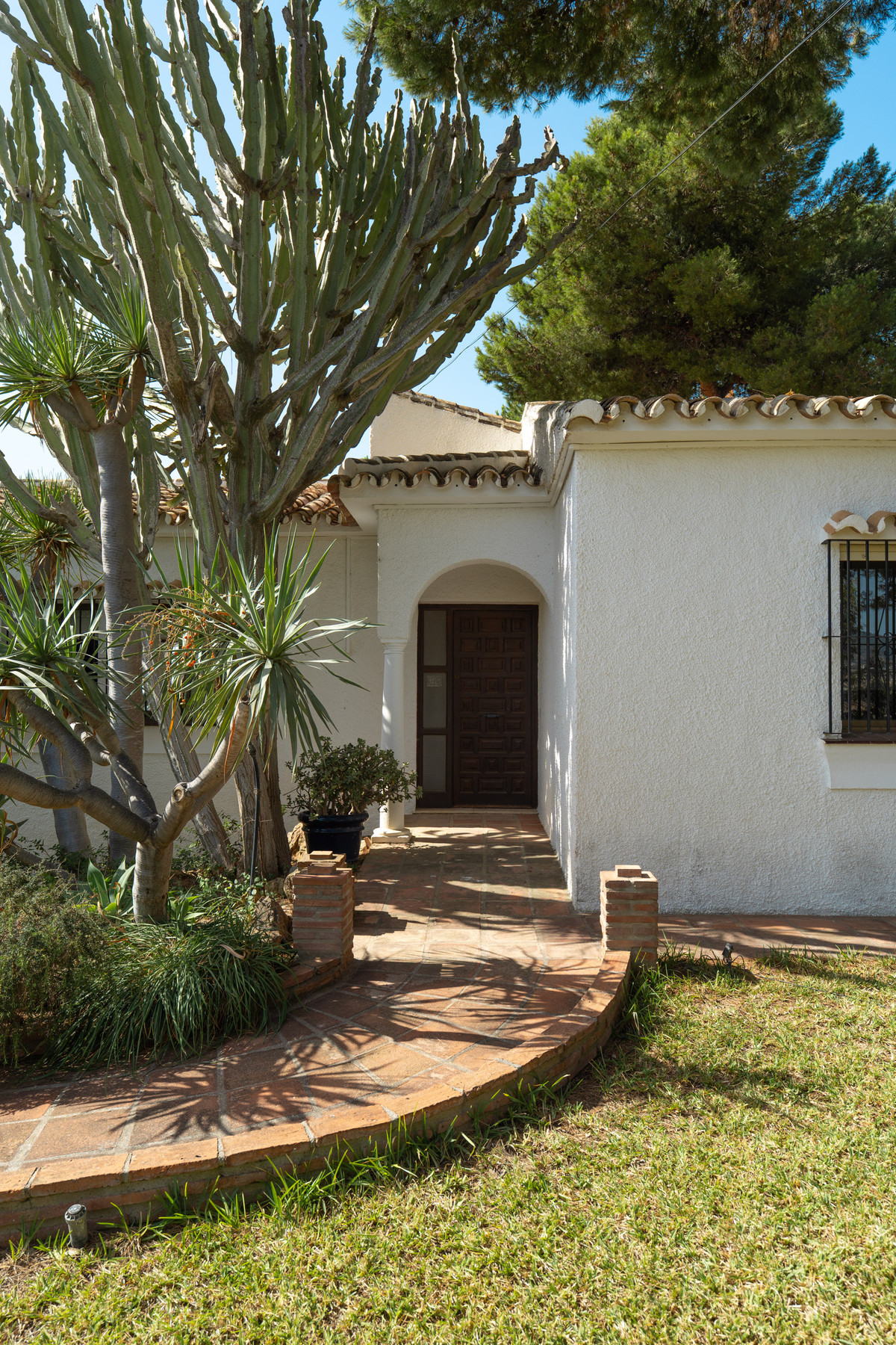 6 Bed Townhouse for sale in Sierrezuela Costa Del Sol, Málaga, Spain
