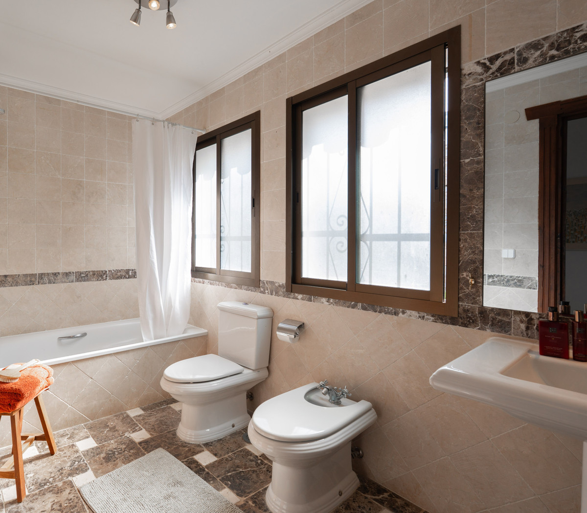 6 Bed Townhouse for sale in Sierrezuela Costa Del Sol, Málaga, Spain