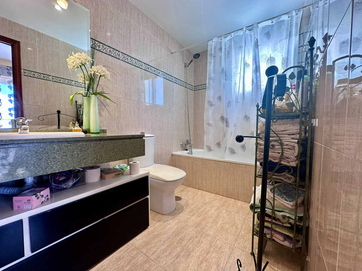 3 Bed Apartment for sale in San Pedro De Alcántara Costa Del Sol, Málaga, Spain