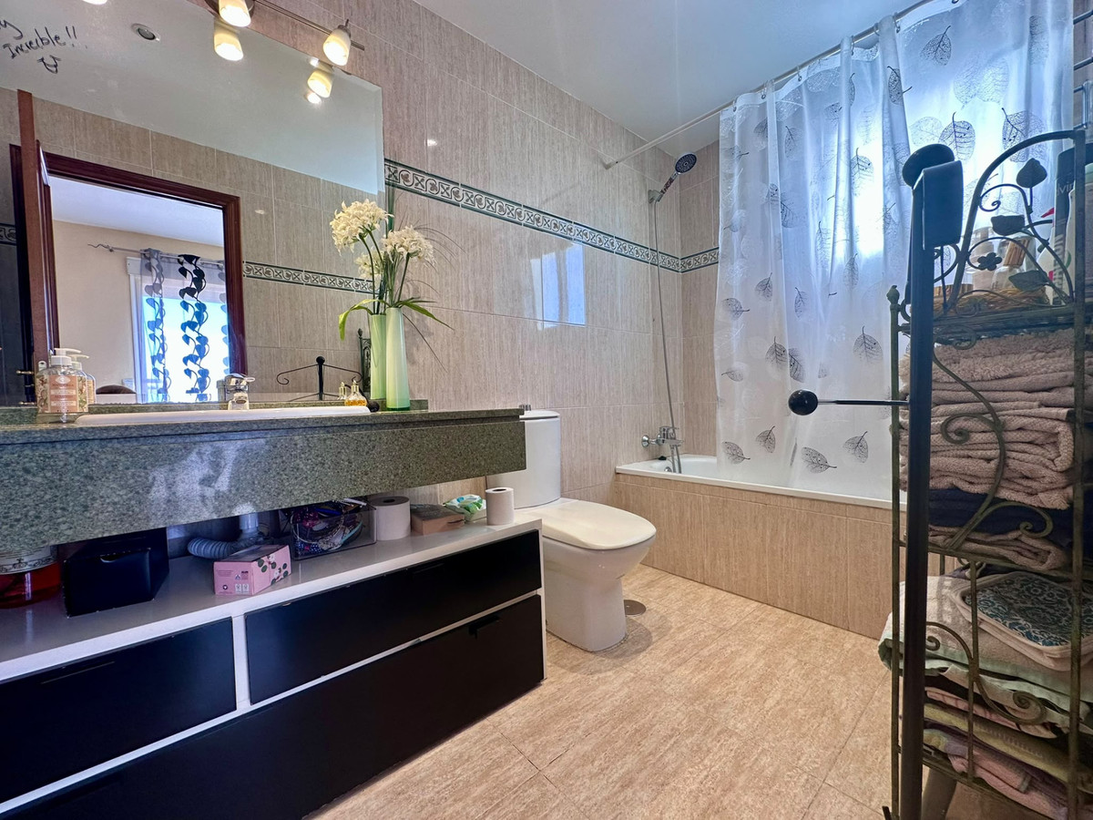 3 Bed Apartment for sale in San Pedro De Alcántara Costa Del Sol, Málaga, Spain