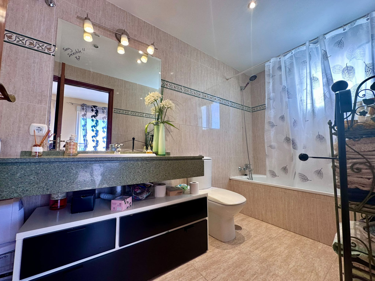 3 Bed Apartment for sale in San Pedro De Alcántara Costa Del Sol, Málaga, Spain