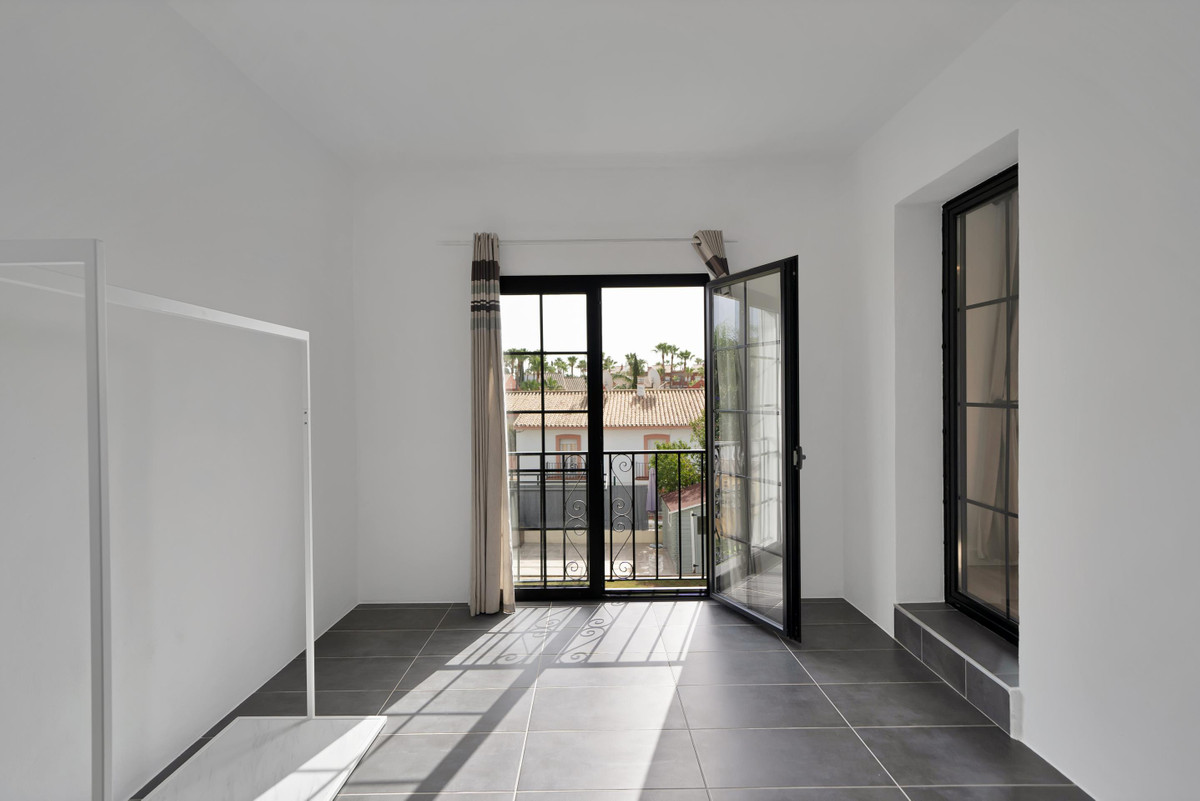 3 Bed Townhouse for sale in Estepona Costa Del Sol, Málaga, Spain