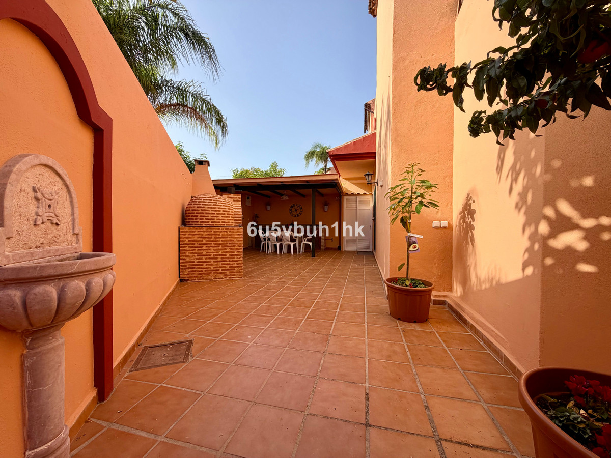 7 Bed Townhouse for sale in Marbella Costa Del Sol, Málaga, Spain