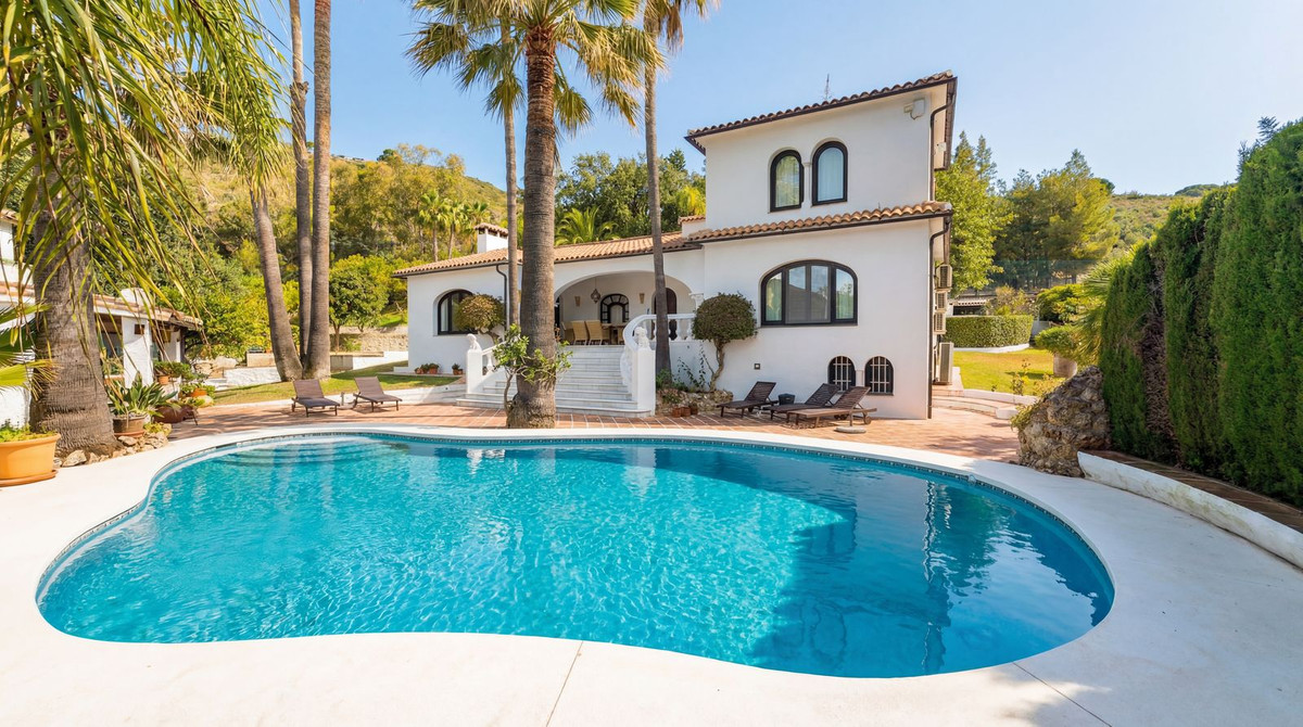 5 Bed Townhouse for sale in Alhaurín El Grande Costa Del Sol, Málaga, Spain