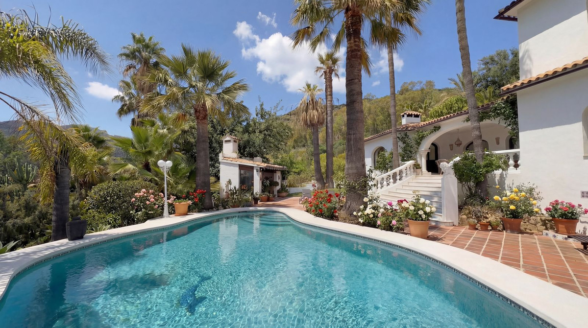 5 Bed Townhouse for sale in Alhaurín El Grande Costa Del Sol, Málaga, Spain