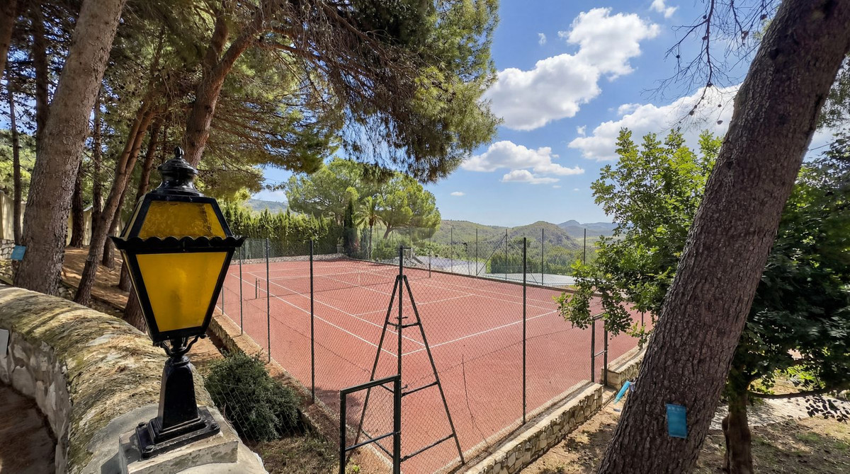 5 Bed Townhouse for sale in Alhaurín El Grande Costa Del Sol, Málaga, Spain