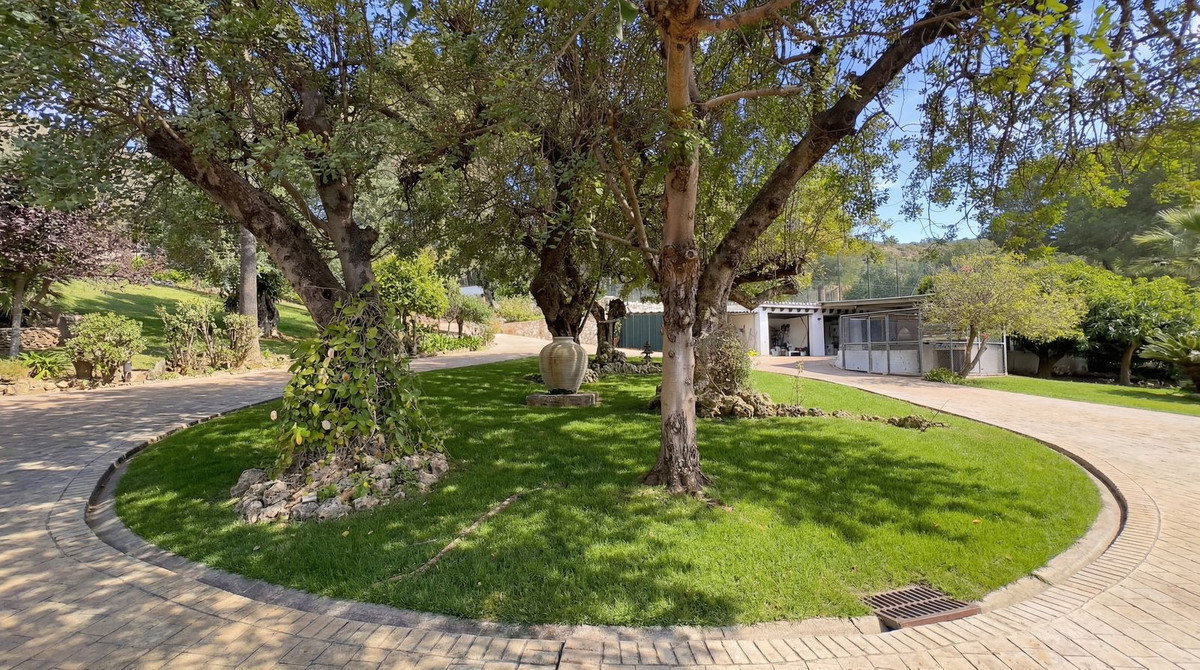 5 Bed Townhouse for sale in Alhaurín El Grande Costa Del Sol, Málaga, Spain