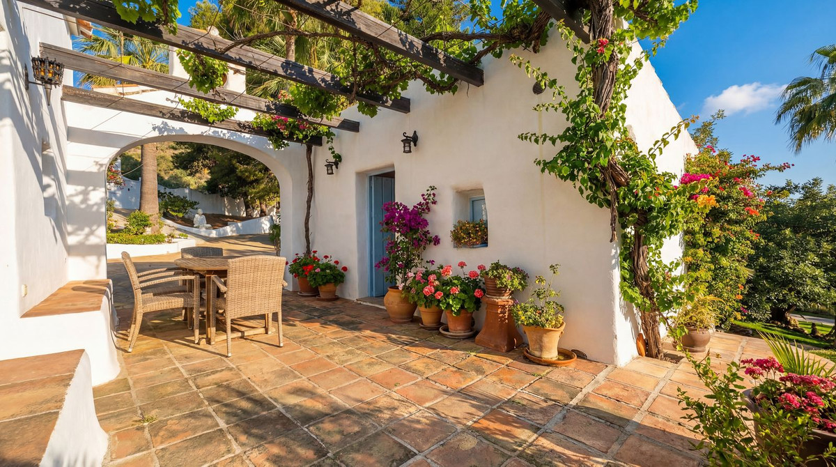 5 Bed Townhouse for sale in Alhaurín El Grande Costa Del Sol, Málaga, Spain