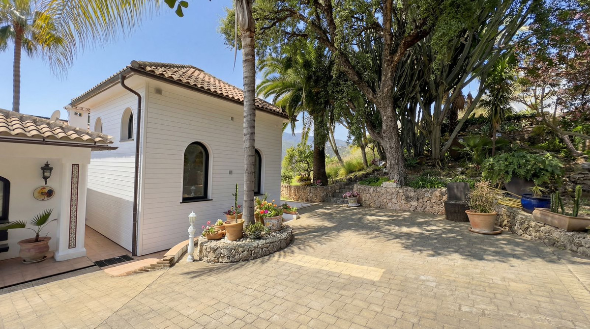 5 Bed Townhouse for sale in Alhaurín El Grande Costa Del Sol, Málaga, Spain