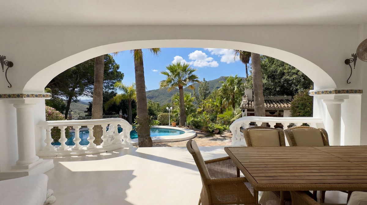 5 Bed Townhouse for sale in Alhaurín El Grande Costa Del Sol, Málaga, Spain
