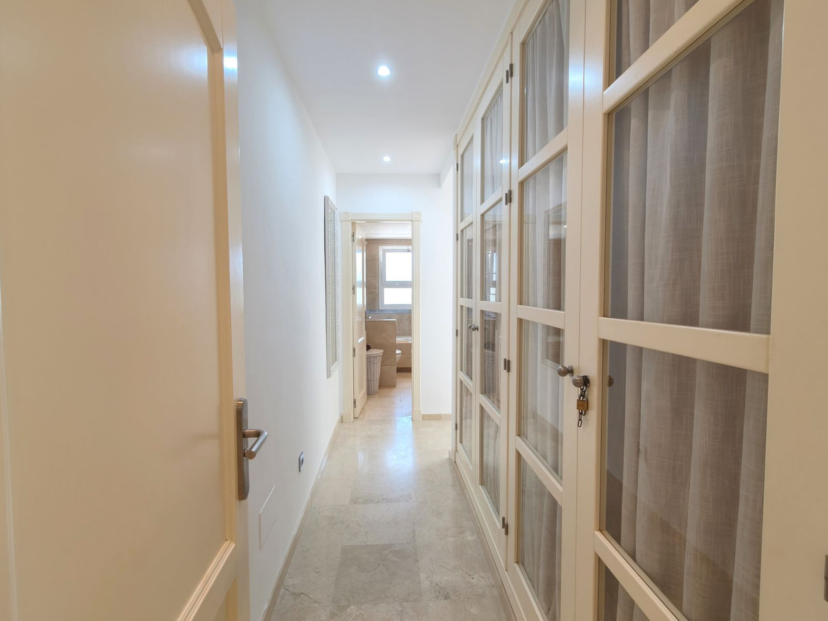 Se vende Apartamento Planta Media de 3 dormitorios en Costa Del Sol, Cadiz, España