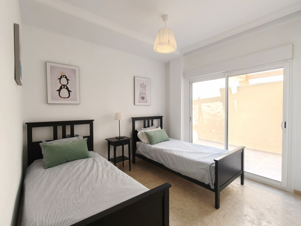 Se vende Apartamento Planta Media de 3 dormitorios en Costa Del Sol, Cadiz, España