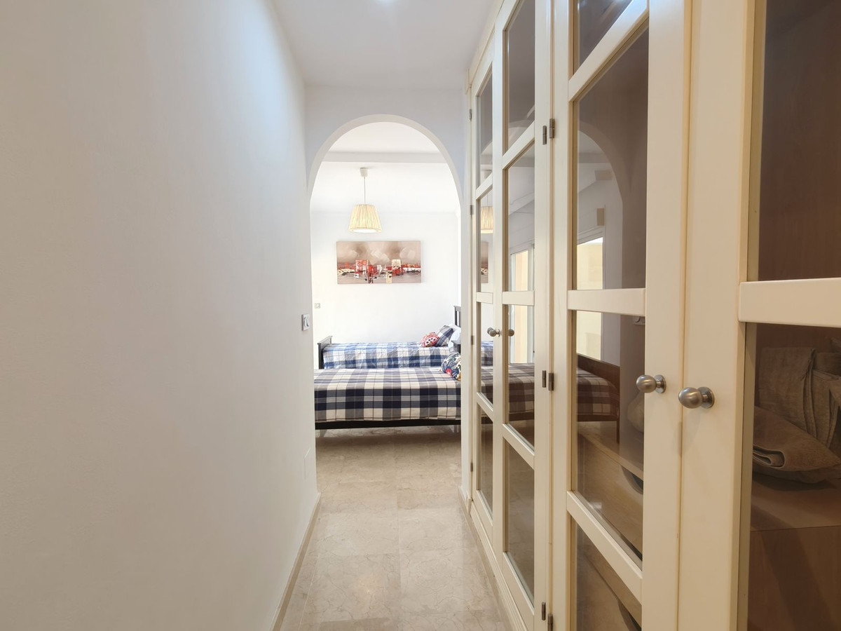 Se vende Apartamento Planta Media de 3 dormitorios en Costa Del Sol, Cadiz, España