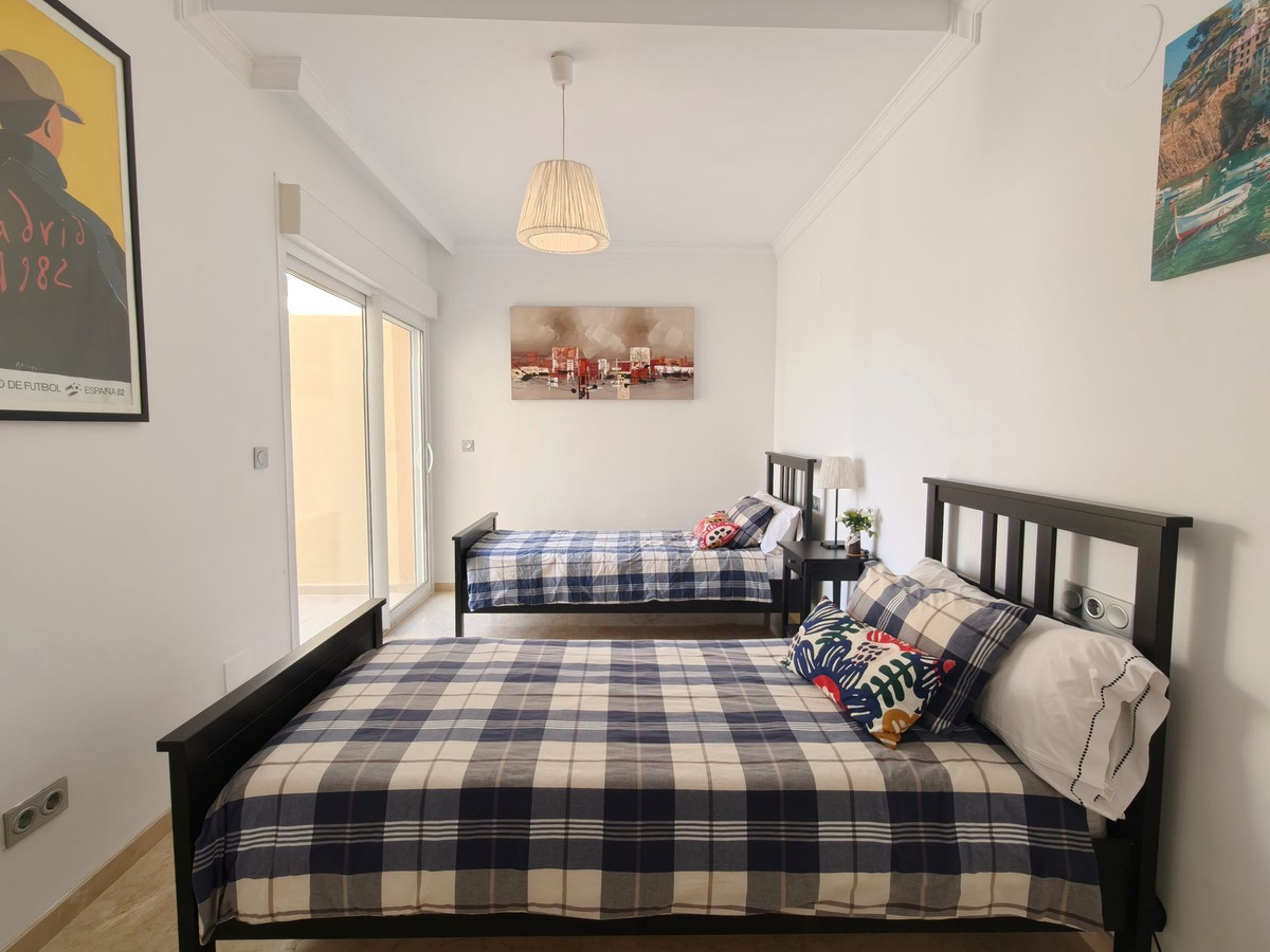 Se vende Apartamento Planta Media de 3 dormitorios en Costa Del Sol, Cadiz, España