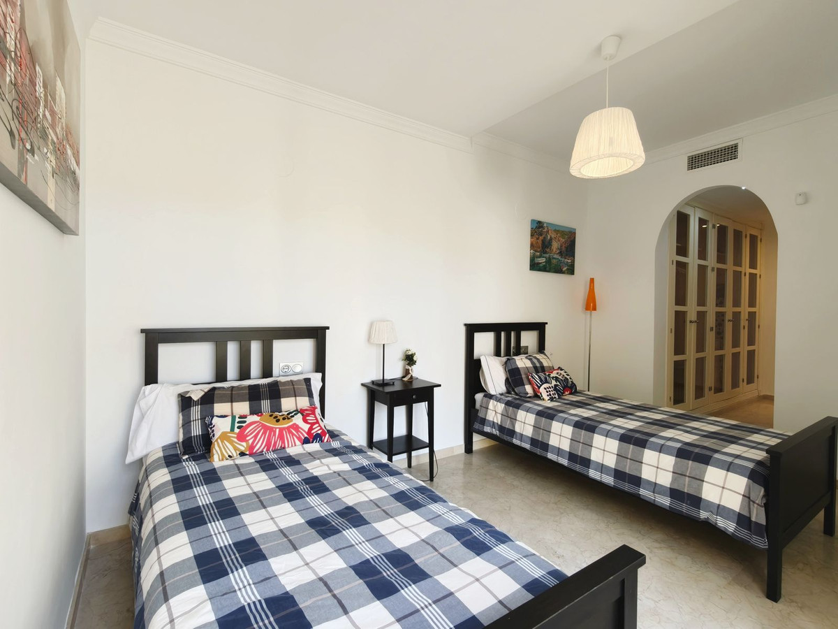 Se vende Apartamento Planta Media de 3 dormitorios en Costa Del Sol, Cadiz, España