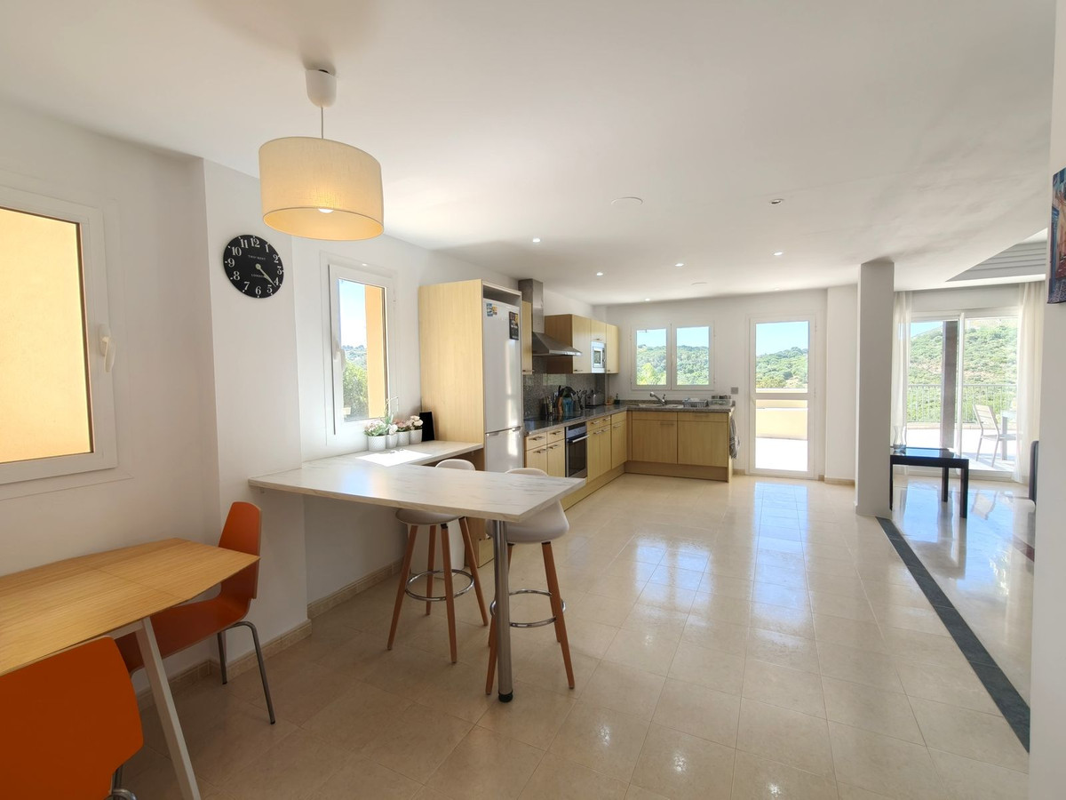 Se vende Apartamento Planta Media de 3 dormitorios en Costa Del Sol, Cadiz, España