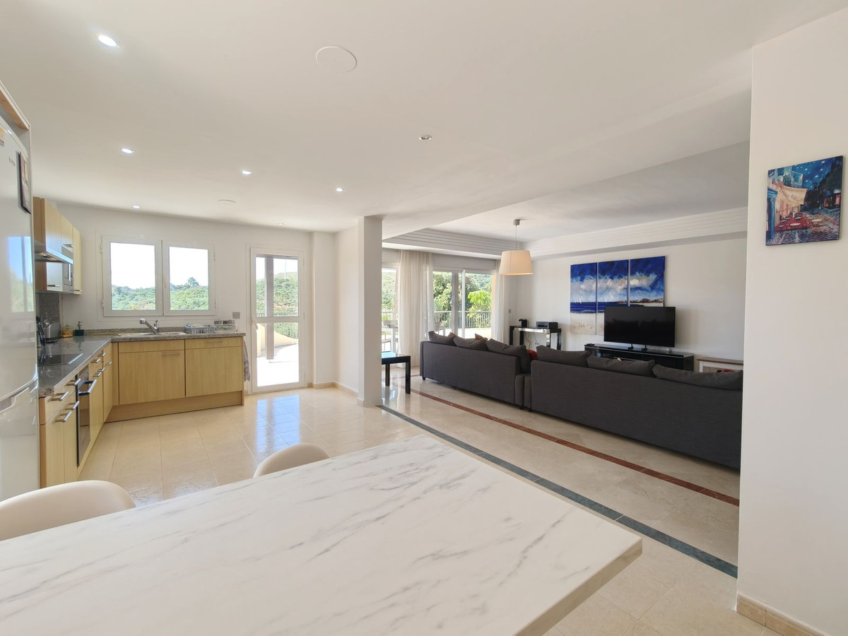Se vende Apartamento Planta Media de 3 dormitorios en Costa Del Sol, Cadiz, España