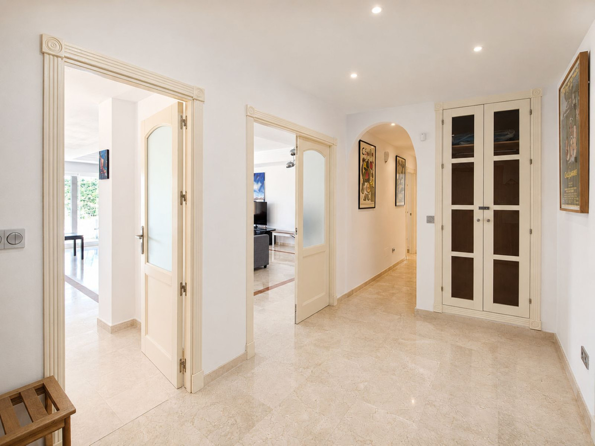 Se vende Apartamento Planta Media de 3 dormitorios en Costa Del Sol, Cadiz, España