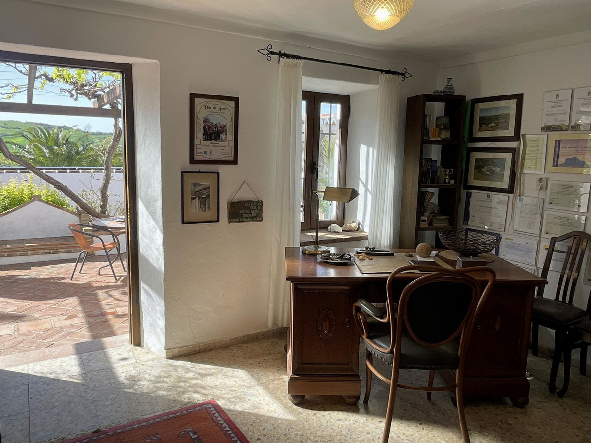 5 Bed Townhouse for sale in Villanueva De La Concepcion Costa Del Sol, Málaga, Spain