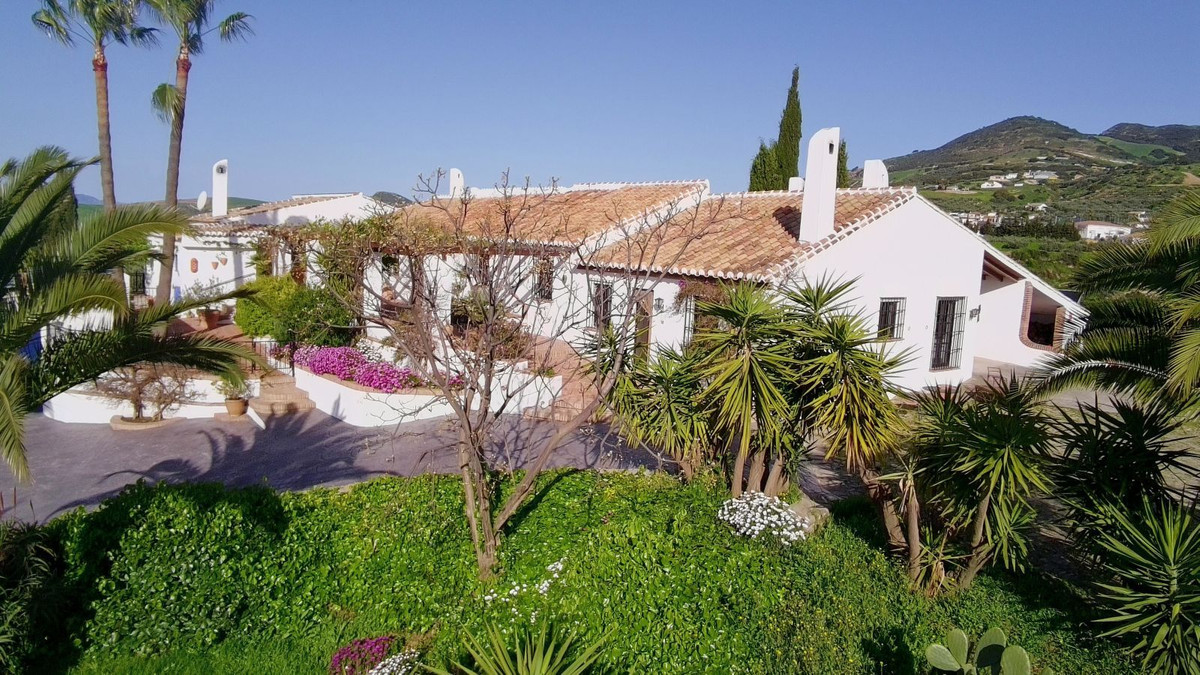 5 Bed Townhouse for sale in Villanueva De La Concepcion Costa Del Sol, Málaga, Spain