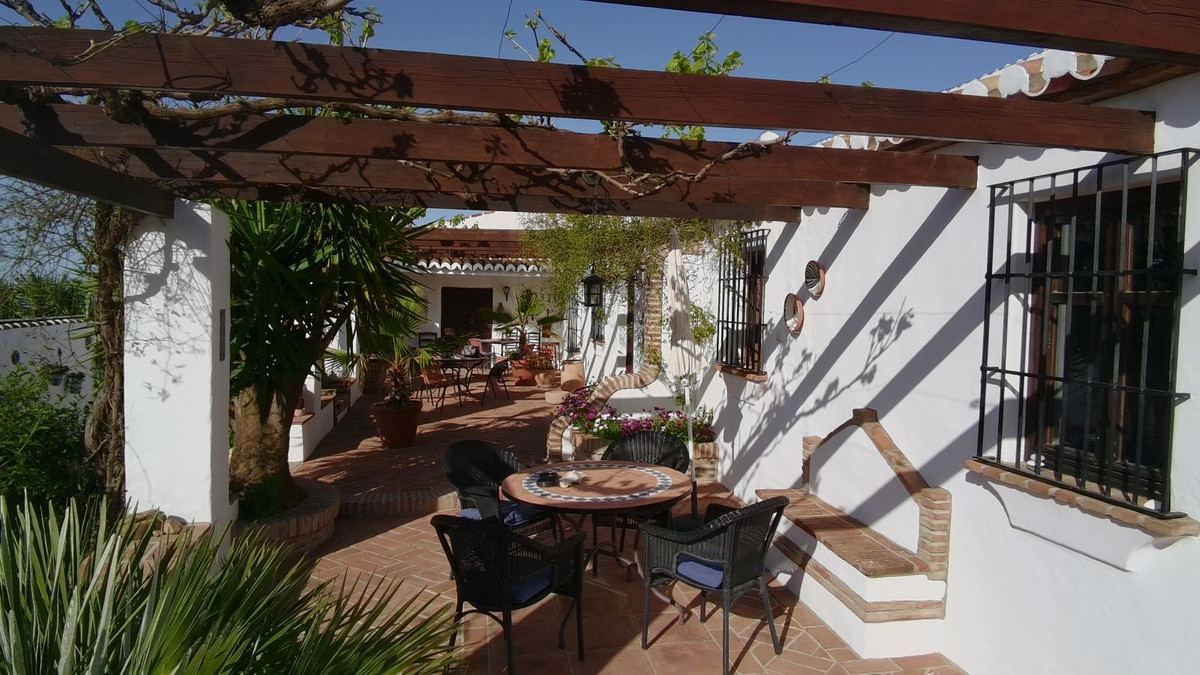 5 Bed Townhouse for sale in Villanueva De La Concepcion Costa Del Sol, Málaga, Spain
