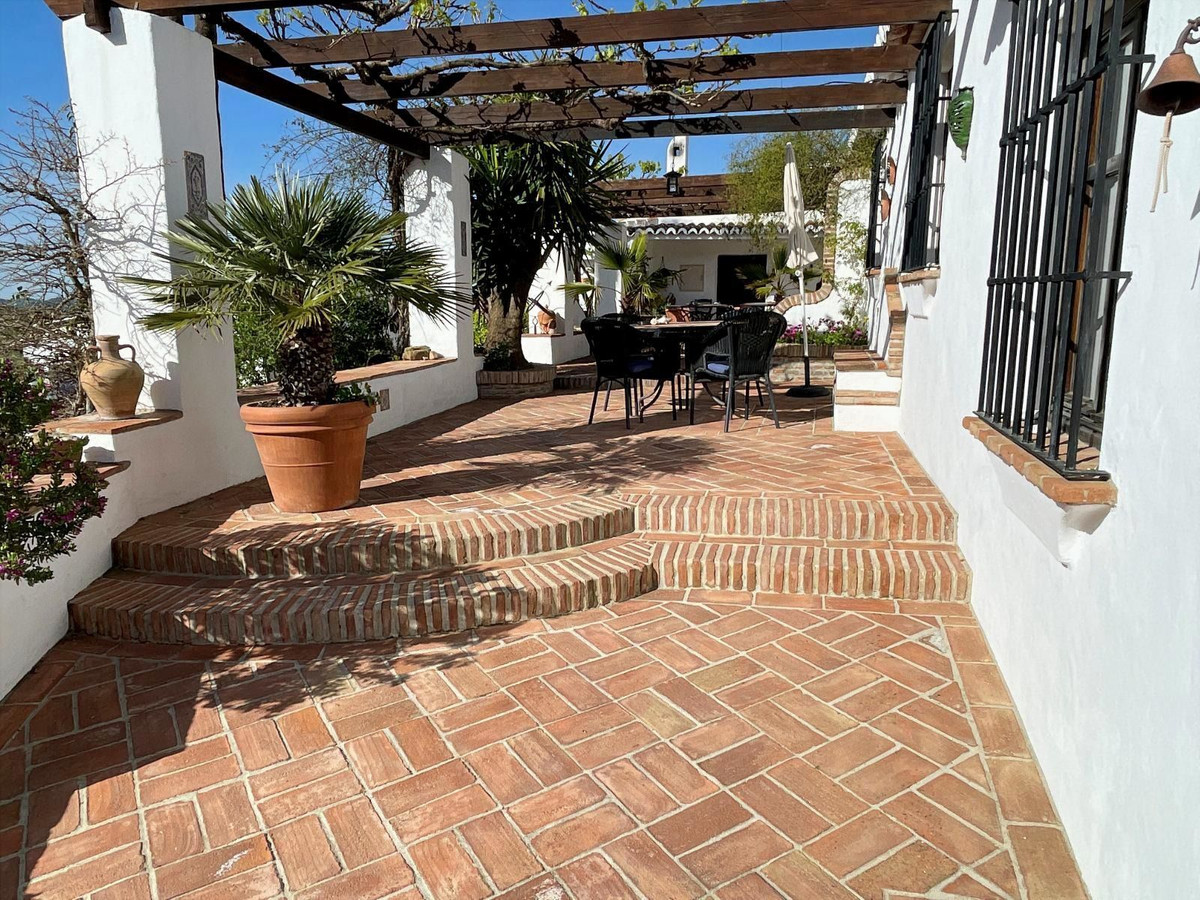 5 Bed Townhouse for sale in Villanueva De La Concepcion Costa Del Sol, Málaga, Spain