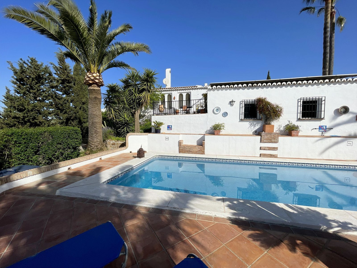 5 Bed Townhouse for sale in Villanueva De La Concepcion Costa Del Sol, Málaga, Spain