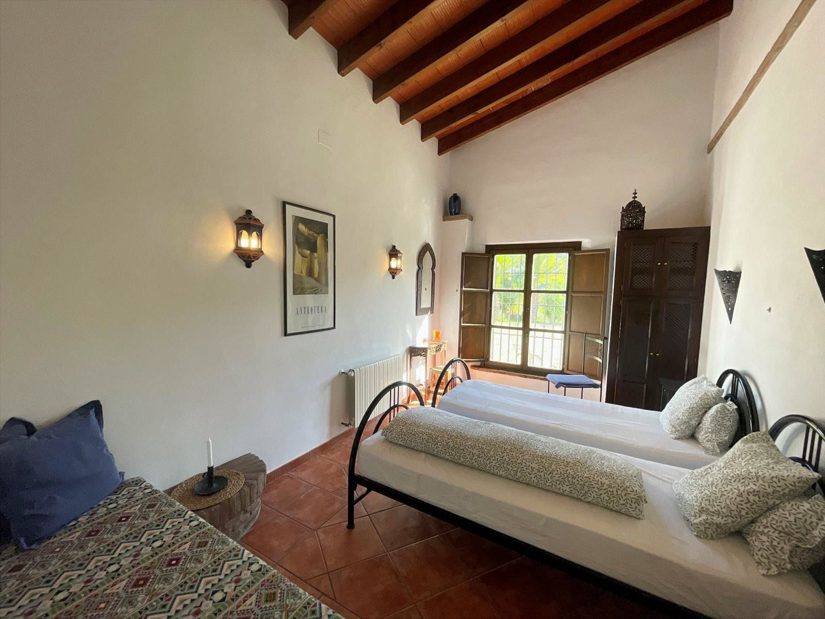 5 Bed Townhouse for sale in Villanueva De La Concepcion Costa Del Sol, Málaga, Spain