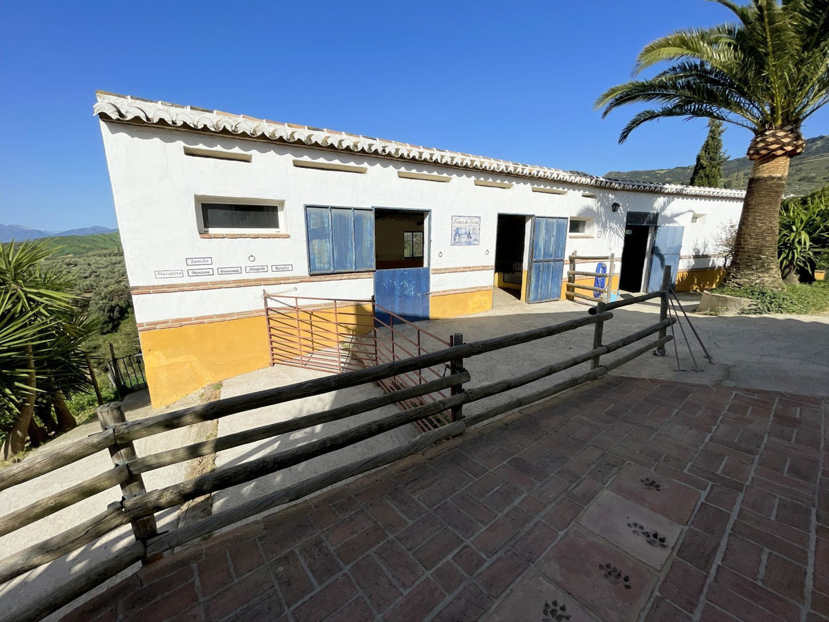 5 Bed Townhouse for sale in Villanueva De La Concepcion Costa Del Sol, Málaga, Spain