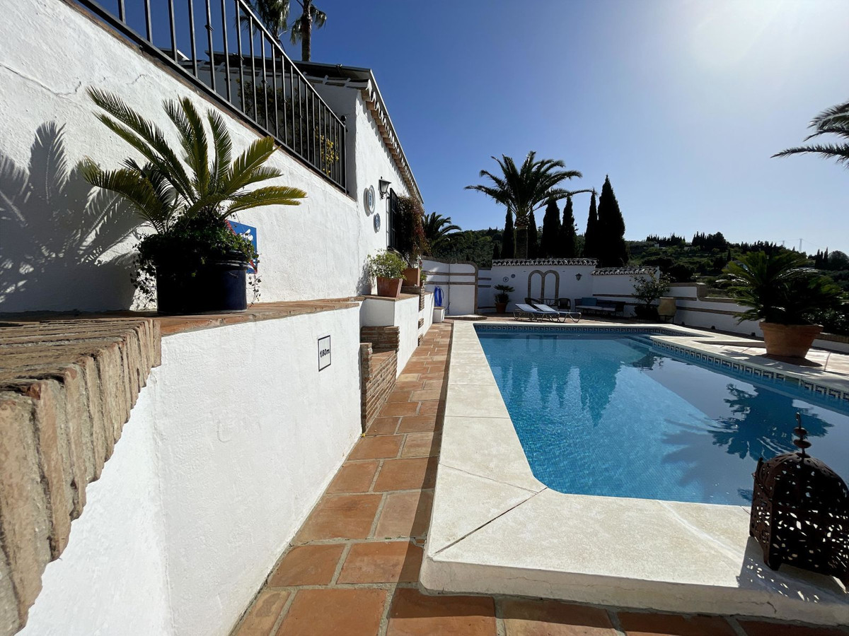 5 Bed Townhouse for sale in Villanueva De La Concepcion Costa Del Sol, Málaga, Spain
