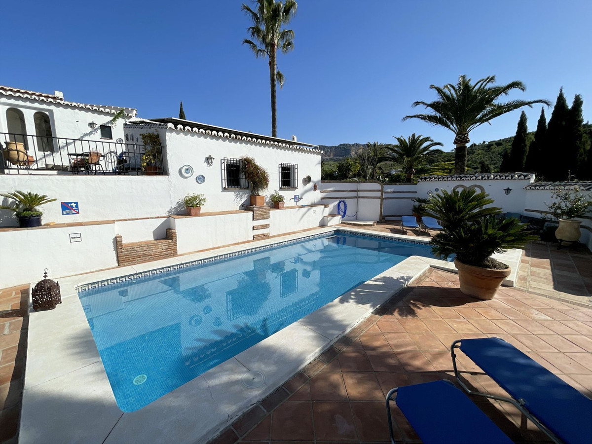5 Bed Townhouse for sale in Villanueva De La Concepcion Costa Del Sol, Málaga, Spain