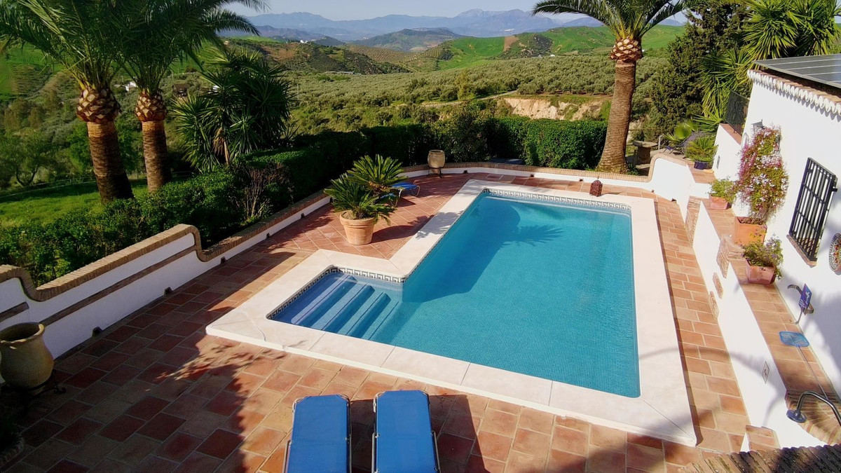 5 Bed Townhouse for sale in Villanueva De La Concepcion Costa Del Sol, Málaga, Spain