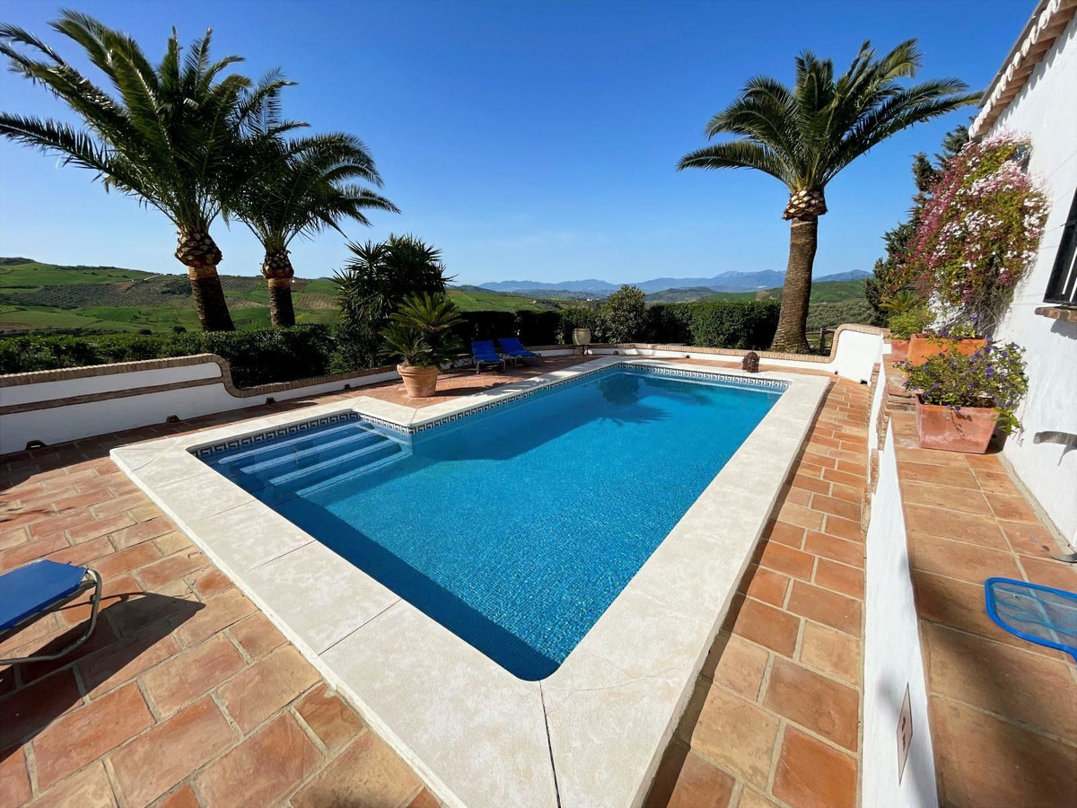 5 Bed Townhouse for sale in Villanueva De La Concepcion Costa Del Sol, Málaga, Spain