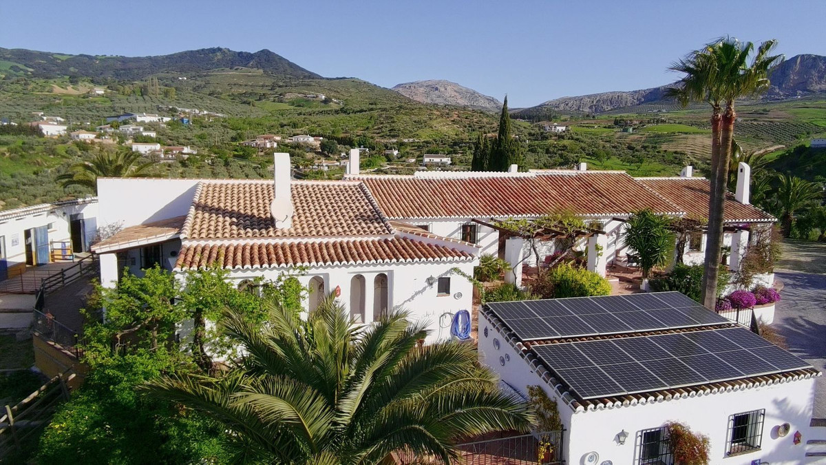 5 Bed Townhouse for sale in Villanueva De La Concepcion Costa Del Sol, Málaga, Spain