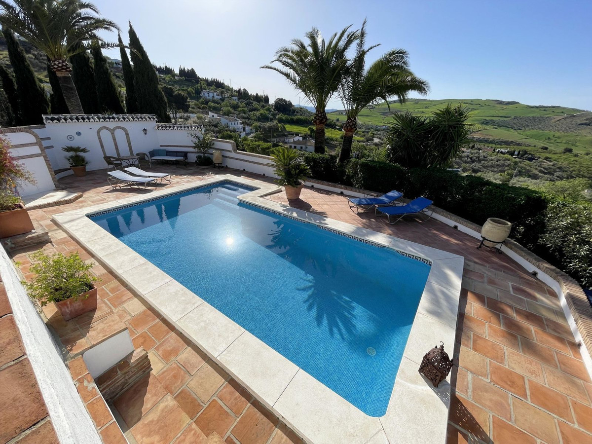 5 Bed Townhouse for sale in Villanueva De La Concepcion Costa Del Sol, Málaga, Spain