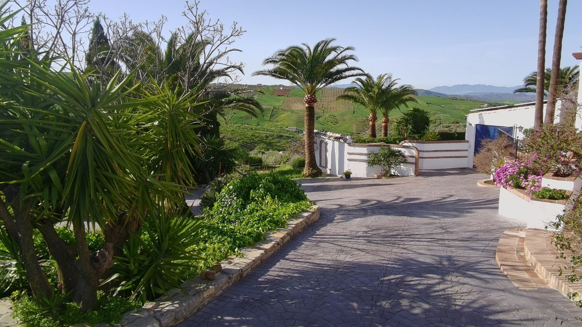 5 Bed Townhouse for sale in Villanueva De La Concepcion Costa Del Sol, Málaga, Spain